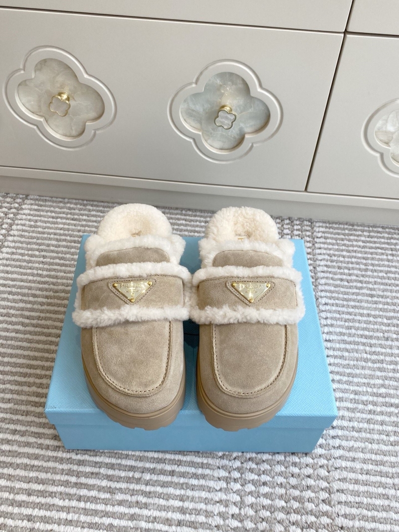 Pra*a slippers